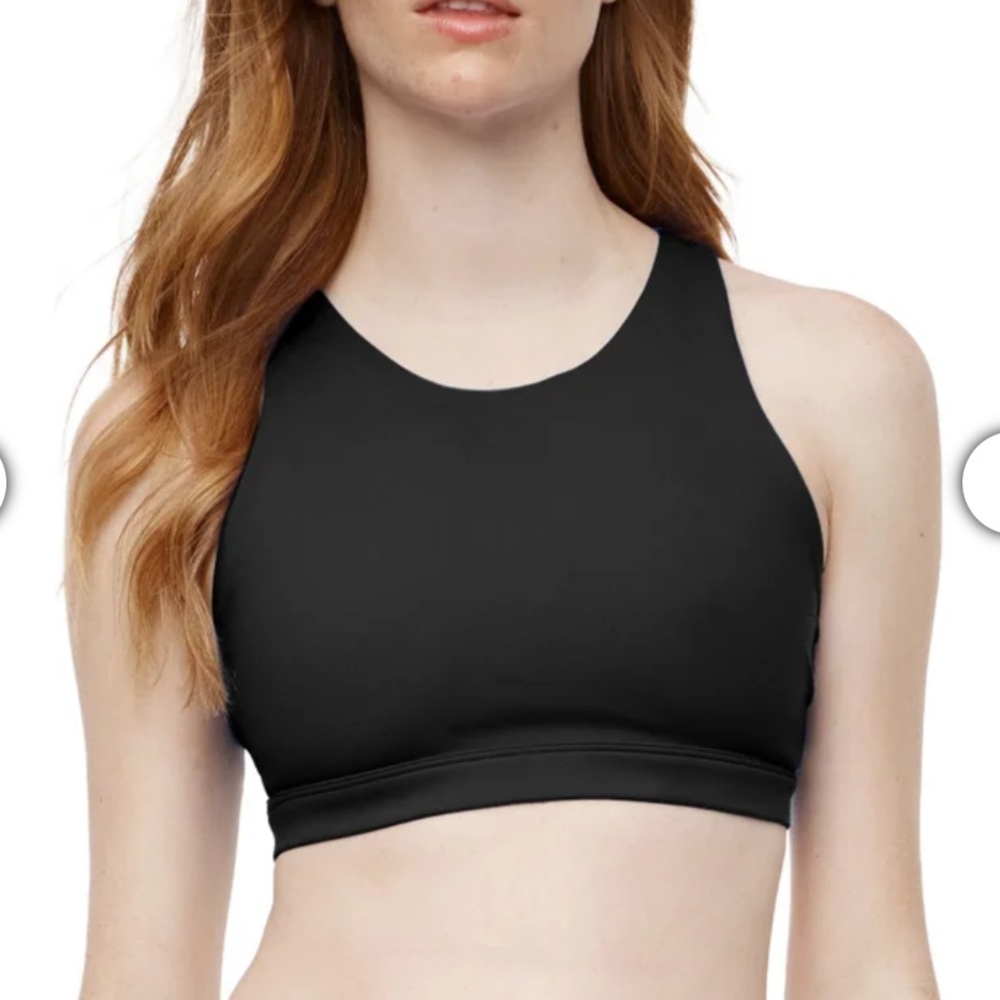 GAP Fit NWT Women's Black and White Sports Bra Set - Picture 3 of 6